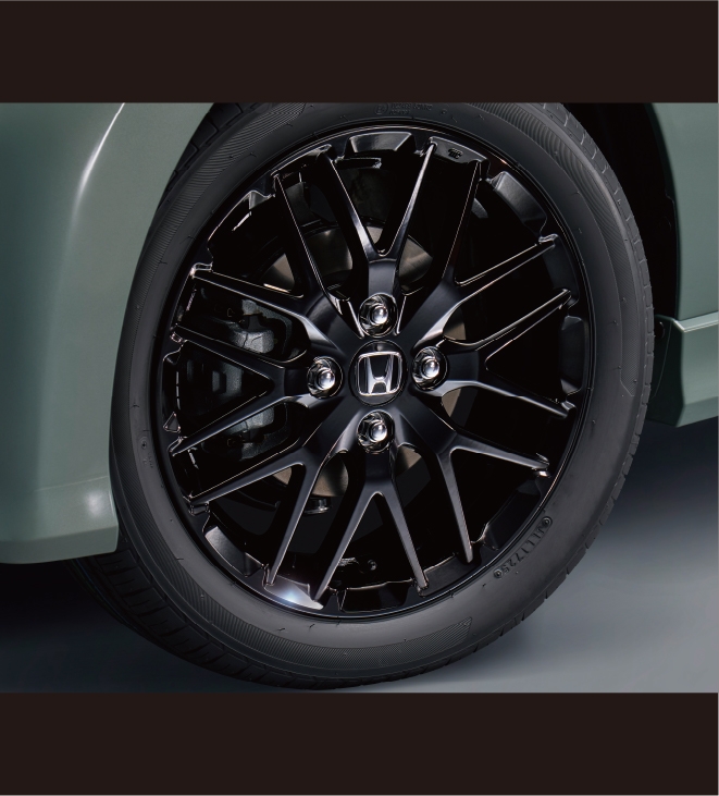 【特別装備の一例】ベルリナブラック塗装15インチアルミホイール(L·ターボ 特別仕様車BLACK STYLE)